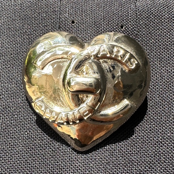 Chanel 22B GOLD HEART CC LOGO SMALL BROOCH CHARM PIN. - Picture 9 of 15